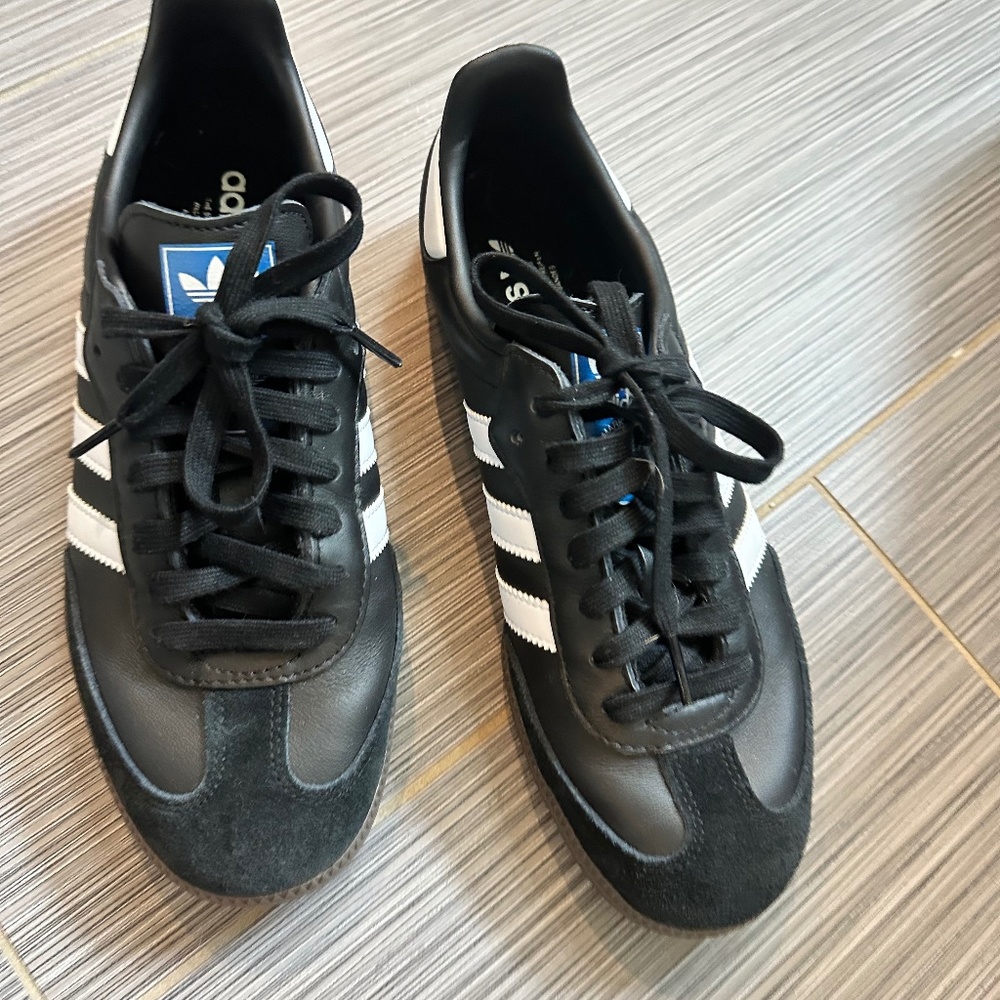 New - Never Worn!! Adidas black sambas men’s size 7.5 fits women’s size 9